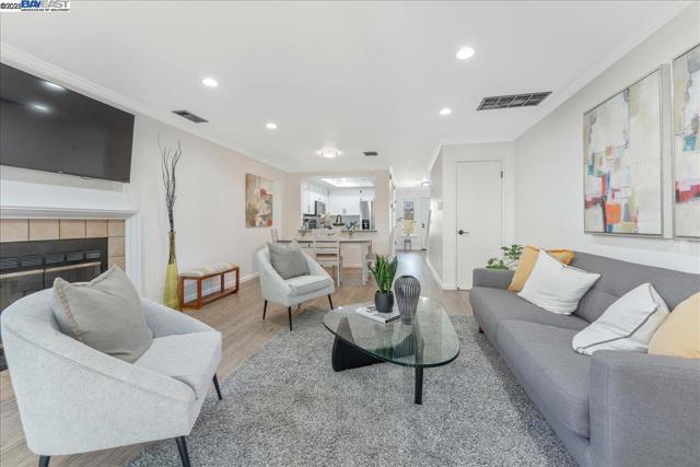 968 Huntington Terrace, Fremont CA: https://media.crmls.org/mediaz/5ff687ea-8aed-484c-b21f-4ec9b31c4d4d.jpg