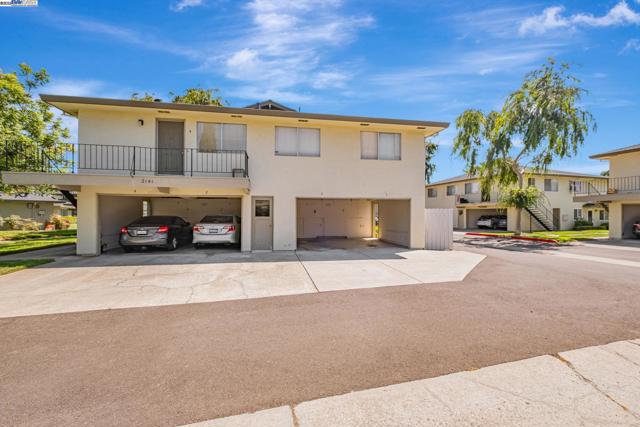 2141 Swan Ct, Union City CA: https://media.crmls.org/mediaz/5ff6a8db-caf2-4cea-ac21-277ab2e59549.jpg