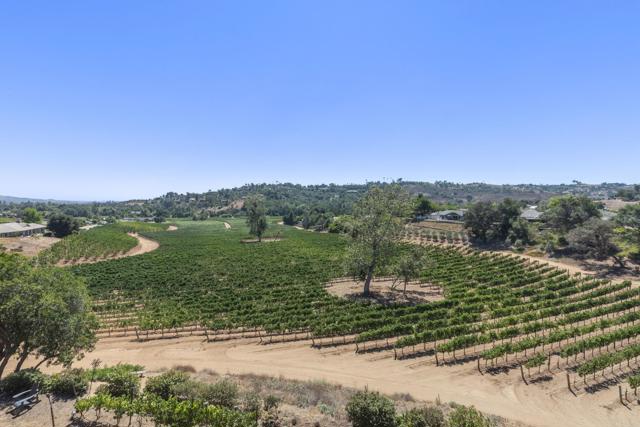 2839 Lakemont Drive, Fallbrook CA: https://media.crmls.org/mediaz/5ff73946-3720-415f-abaf-649943547055.jpg