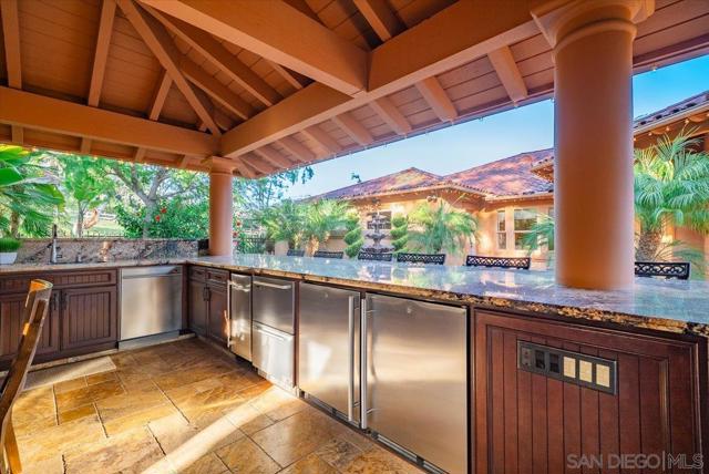 15397 Rock Creek Ln, El Cajon CA: https://media.crmls.org/mediaz/5ff73ae5-ec7b-45a4-a75c-ac088cc169dd.jpg