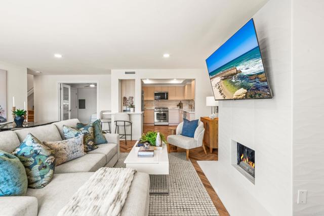 Detail Gallery Image 2 of 52 For 90 Montego Ct, Coronado,  CA 92118 - 2 Beds | 2/1 Baths