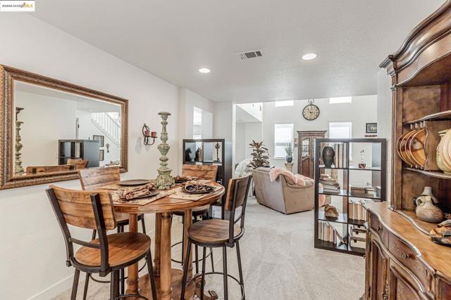 8215 Red Elk Dr, Elk Grove CA: https://media.crmls.org/mediaz/5ff7fbd1-ab7b-4bdd-a681-d67cb513ddf6.jpg