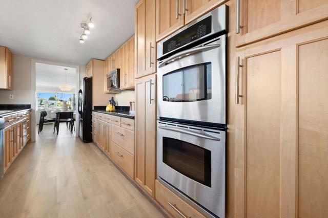 464 Fathom Drive, San Mateo CA: https://media.crmls.org/mediaz/5ff829ae-4626-4439-8f58-340891f84e6e.jpg