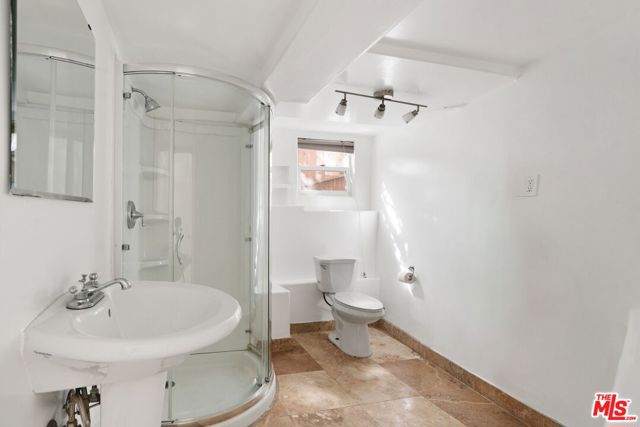 2165 Valentine Street, Los Angeles CA: https://media.crmls.org/mediaz/5ff8c153-4b3e-434b-8462-e78840b5d8b0.jpg