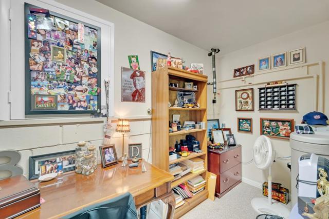 6 Stratford Place, Monterey CA: https://media.crmls.org/mediaz/5ff8e320-734d-4f1d-af7b-9eb750796a5e.jpg