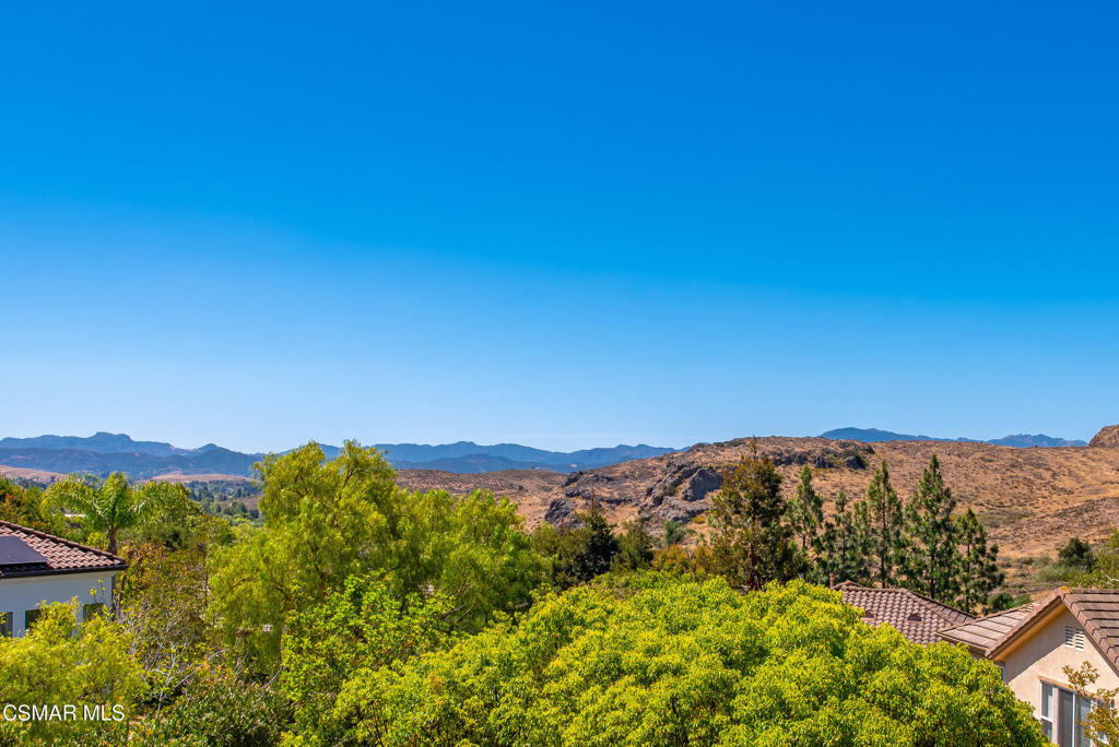 https://media.crmls.org/mediaz/5ff8f0df-6500-4b4d-bb79-9130a82963db.jpg?preset=X-Large