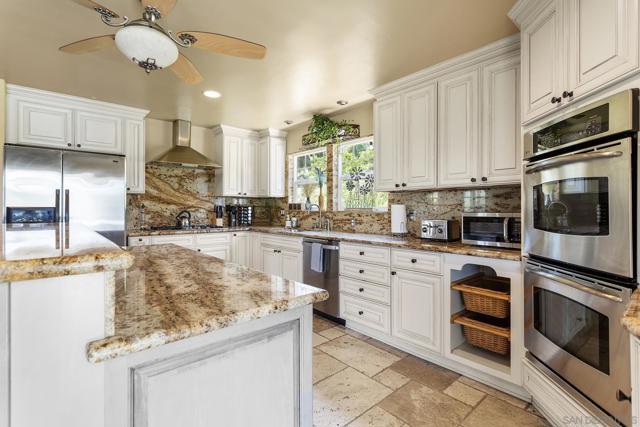 12108 12110 Lilac Heights Ct, Valley Center CA: https://media.crmls.org/mediaz/5ff91739-a056-4f9f-a492-a60674e441cf.jpg