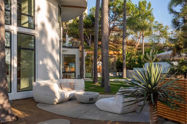 Detail Gallery Image 46 of 56 For 14847 Vista Del Oceano, Del Mar,  CA 92014 - 5 Beds | 4 Baths