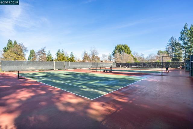 1560 Gilboa Dr, Walnut Creek CA: https://media.crmls.org/mediaz/5ffb0411-ec0c-42f7-a542-1b57c205109b.jpg