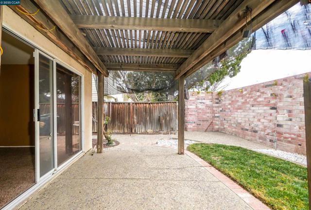 1974 Paradise Valley Ct, Tracy CA: https://media.crmls.org/mediaz/5ffbd65f-69cc-4bab-9c92-f76f464c98db.jpg