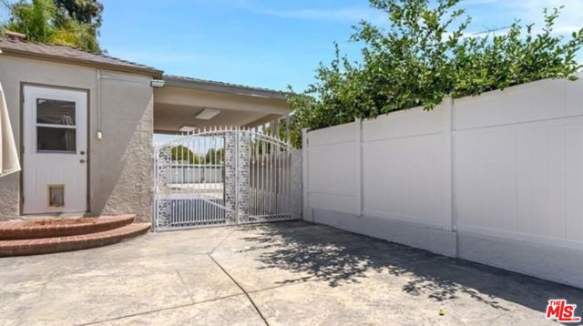 1317 North Kenwood Street photo 2