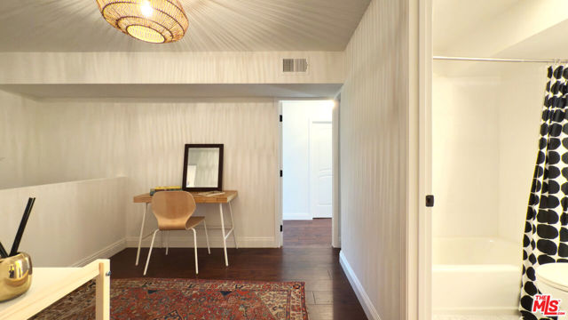 26533 Ocean View Drive, Malibu CA: https://media.crmls.org/mediaz/5ffc533e-2941-413f-8b04-67cd607bf3b1.jpg