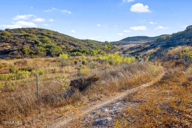 5519 Via Olas, Newbury Park CA: https://media.crmls.org/mediaz/5ffc63ad-32f0-4a46-a508-6c0ec81e505a.jpg