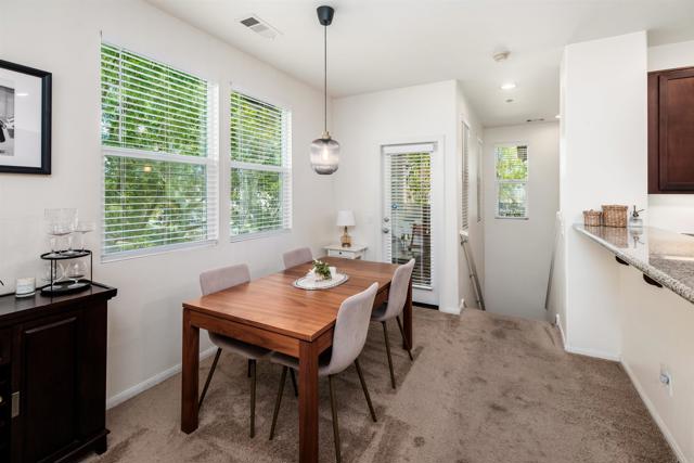 Detail Gallery Image 6 of 31 For 451 Avenida De La Luna, Vista,  CA 92083 - 2 Beds | 2 Baths