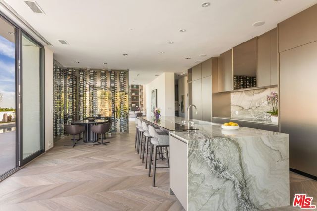 9405 Sierra Mar Place, Los Angeles CA: https://media.crmls.org/mediaz/5ffc795d-9328-4ee8-bef9-4c8f7413ccf8.jpg