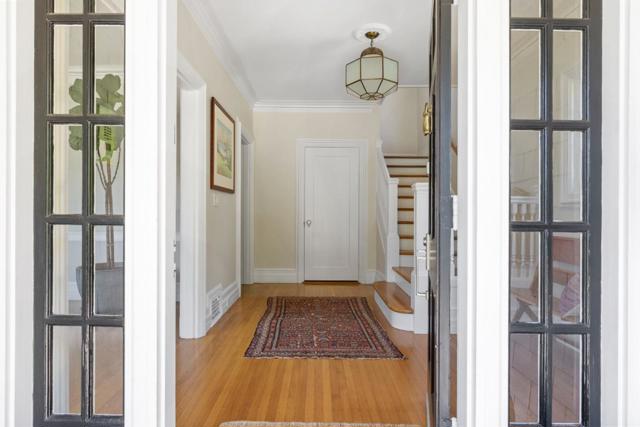 827 Walnut Avenue, Burlingame CA: https://media.crmls.org/mediaz/5ffcf1bf-ebea-46b0-8e36-1253eb4b9c25.jpg