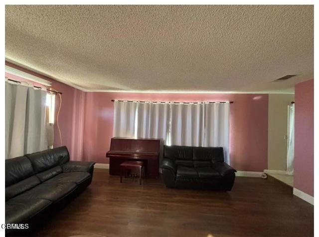 Detail Gallery Image 6 of 13 For 18534 Symeron Rd, Apple Valley,  CA 92307 - 3 Beds | 2 Baths