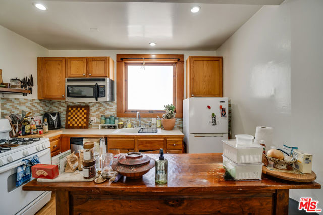523 S Coronado Street, Los Angeles CA: https://media.crmls.org/mediaz/5ffd5040-a343-4f5a-a7e4-8ac3ba76953a.jpg