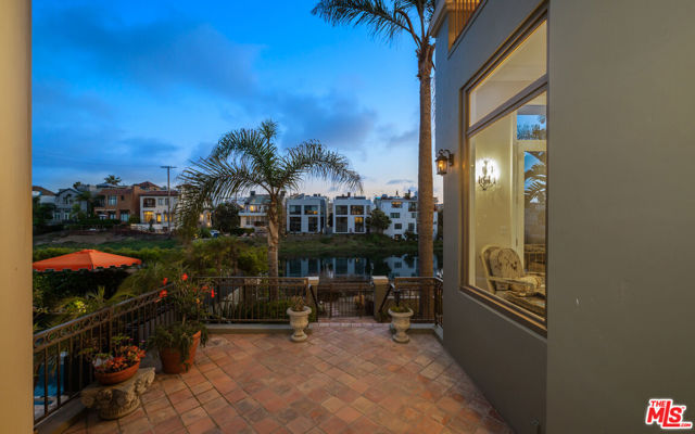 5105 Via Donte, Marina del Rey CA: https://media.crmls.org/mediaz/5ffddd62-de95-4273-a46c-e2fdf208fa4d.jpg