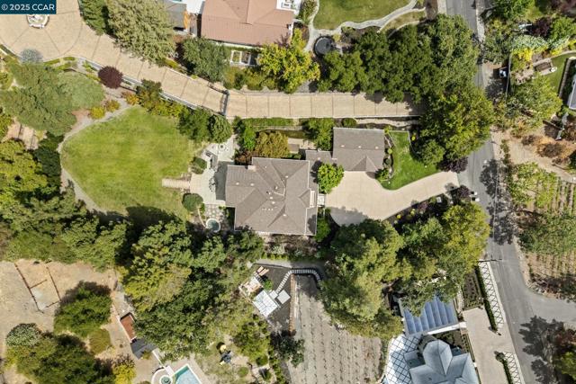 2540 Caballo Ranchero Dr, Diablo CA: https://media.crmls.org/mediaz/5ffe1708-b042-4d77-af2a-c986fcd2f157.jpg
