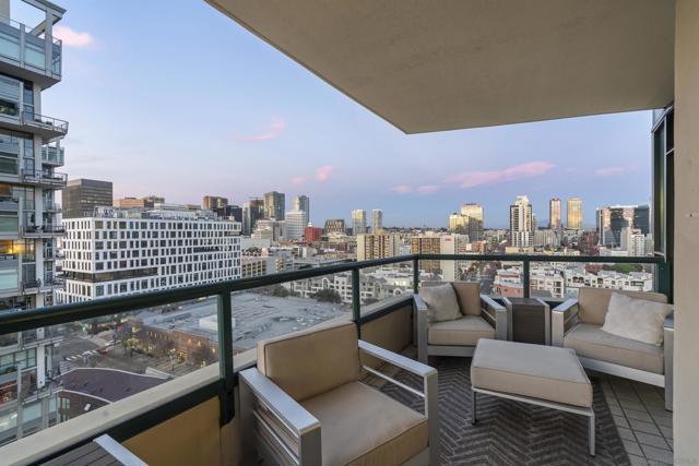 555 Front St., San Diego CA: https://media.crmls.org/mediaz/5ffe59be-3627-4d26-ac09-856ad2a73117.jpg