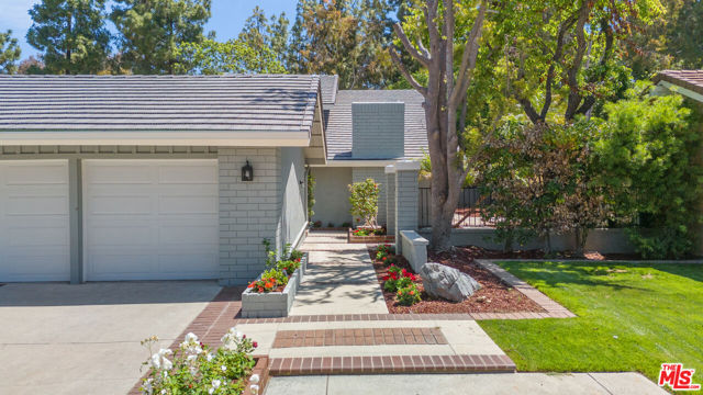 19 Rippling, Irvine CA: https://media.crmls.org/mediaz/5ffecab8-8c42-4710-ade5-4d67b340af67.jpg