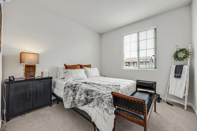 268 Coolcrest Dr, Oakley CA: https://media.crmls.org/mediaz/5ffef3e4-24d4-4a0d-9c47-b5f12afc829a.jpg