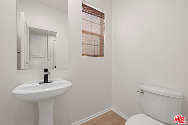 21749 Bene Drive, Santa Clarita CA: https://media.crmls.org/mediaz/5fff2f52-8531-4c1f-9526-71e12d7d3b90.jpg