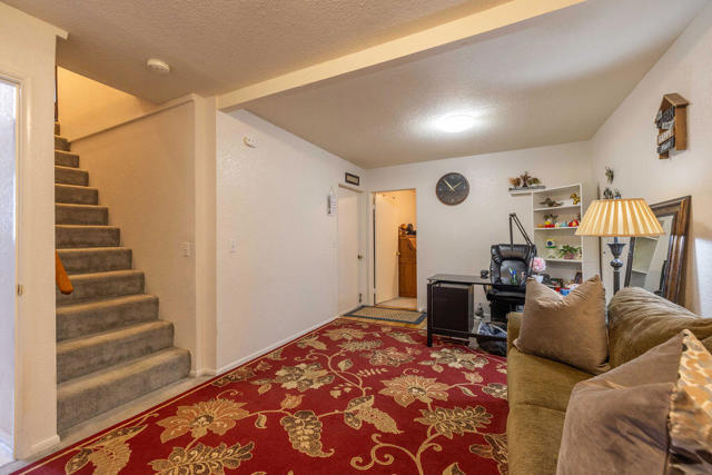 308 W Rainbow Boulevard, Big Bear CA: https://media.crmls.org/mediaz/5fff4ec5-1354-4475-ae3e-932eddba30b3.jpg
