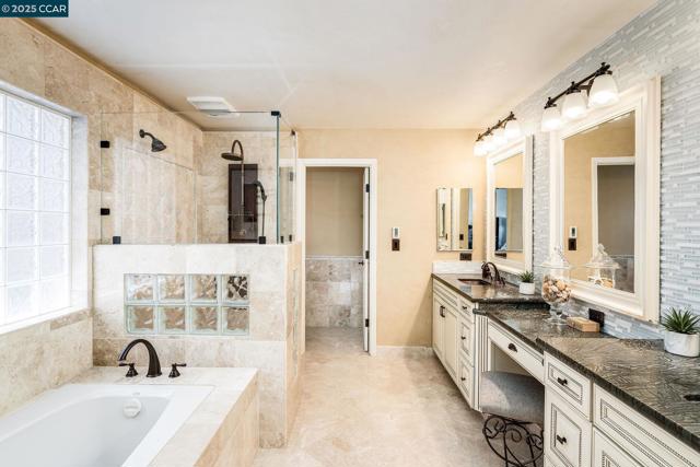 4040 Westminster Pl, Danville CA: https://media.crmls.org/mediaz/5fffda6b-a53e-4cd9-ae05-743743bb9fc8.jpg