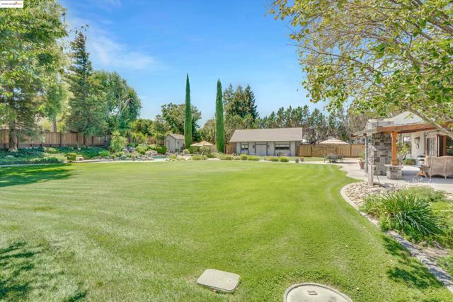 2960 Almondwood Pl, Oakley CA: https://media.crmls.org/mediaz/5fffdbef-6351-47ce-9159-9001a4308630.jpg