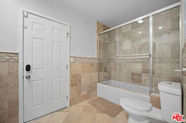 4719 W Wortser Avenue, Sherman Oaks CA: https://media.crmls.org/mediaz/60001194-12ac-4a32-a3cd-fc44180d84b7.jpg