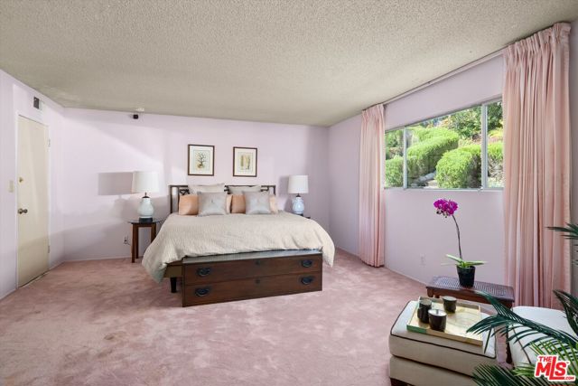 540 Miramonte Drive, Santa Barbara CA: https://media.crmls.org/mediaz/600061d6-0885-4cc0-845f-3272ca7770c1.jpg