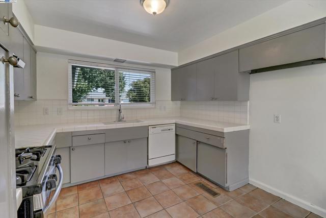3524 Longview Rd, Antioch CA: https://media.crmls.org/mediaz/60007a6d-4cdc-418e-b2f6-beb27741fa62.jpg