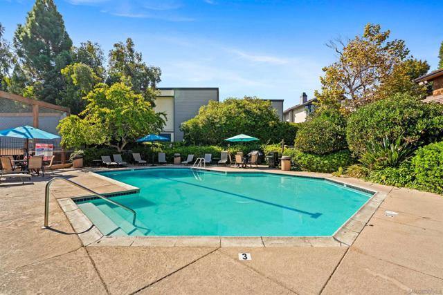 8870 Villa La Jolla Dr, La Jolla CA: https://media.crmls.org/mediaz/6000c86b-b155-4e8f-a18b-1ffdd909d6ce.jpg