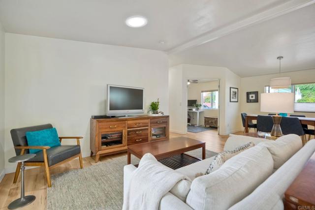 699 N Vulcan Avenue, Encinitas CA: https://media.crmls.org/mediaz/6001a429-f3f8-41c5-bda2-b30d9157b66d.jpg