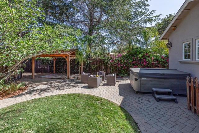 32 N El Monte Avenue, Los Altos CA: https://media.crmls.org/mediaz/6001c31c-a15e-4732-b705-99c4d23cf4a5.jpg