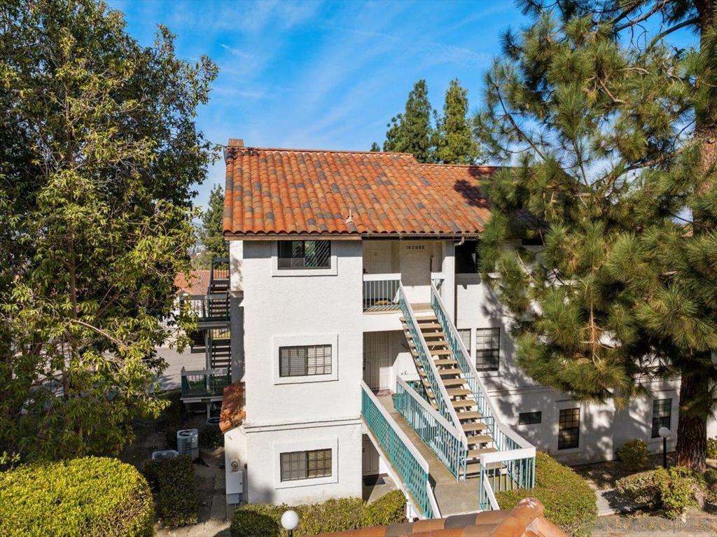 16266 Avenida Venusto