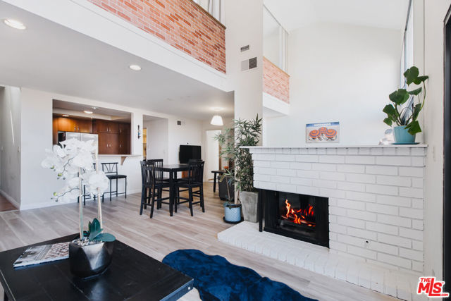 8180 Manitoba Street, Playa del Rey CA: https://media.crmls.org/mediaz/60024dd2-ea1c-4e15-9c3d-febb9e865624.jpg