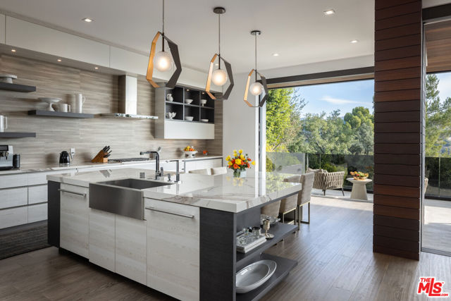 800 N Tigertail Road, Los Angeles CA: https://media.crmls.org/mediaz/60026a44-8773-4c50-9fc4-0b4b6f7bee8e.jpg
