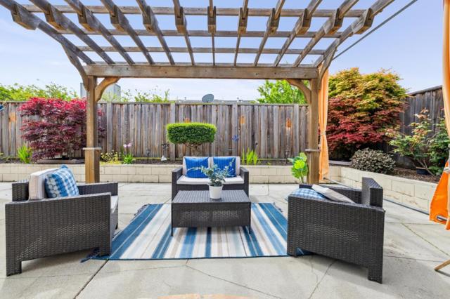 858 Chrysopolis Drive, Foster City CA: https://media.crmls.org/mediaz/6002cae6-bcba-4925-8c77-a00cecaaf102.jpg