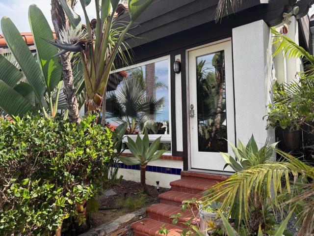 Detail Gallery Image 3 of 24 For 122 S Rios #5,  Solana Beach,  CA 92075 - 3 Beds | 2 Baths