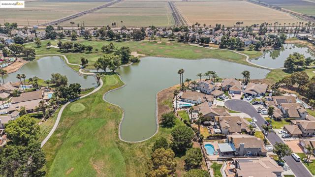 2167 Saint Andrews Ct, Discovery Bay CA: https://media.crmls.org/mediaz/6003b1e7-a161-434e-b853-cb69bd673f7d.jpg