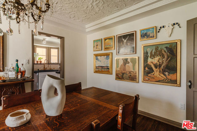 3975 Sutro Avenue, Los Angeles CA: https://media.crmls.org/mediaz/60041119-c658-48ed-be14-8ae4d1f618ad.jpg