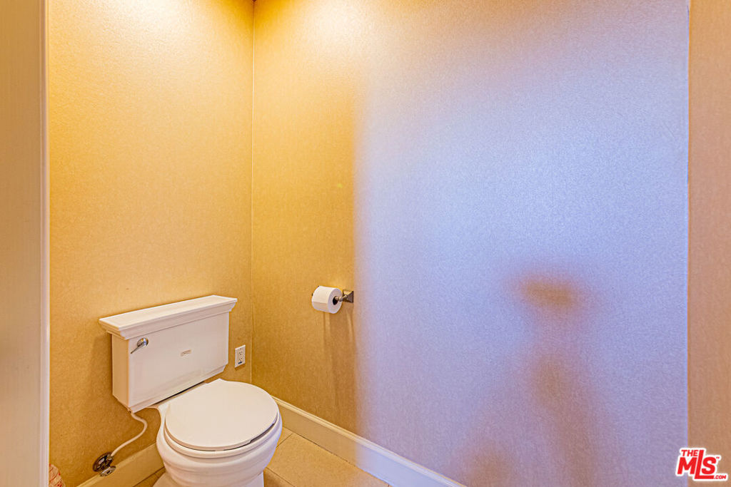 https://media.crmls.org/mediaz/6004a0e7-9f64-4890-ac8e-0424b635fea8.jpg?preset=X-Large