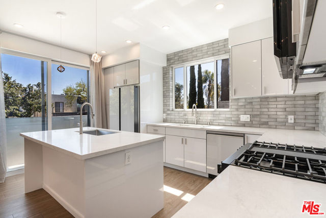 1623 S Bedford Street, Los Angeles CA: https://media.crmls.org/mediaz/60051b3e-b2da-48b4-8a69-f5a51e8c1e34.jpg