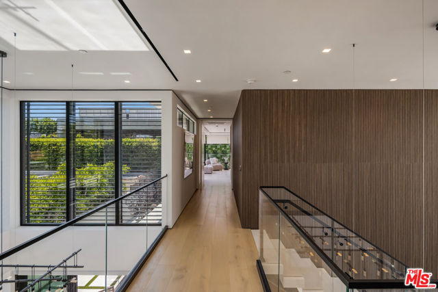 137 S Wetherly Drive, Beverly Hills CA: https://media.crmls.org/mediaz/60053daa-6667-4844-8d3e-dd8379dc51eb.jpg