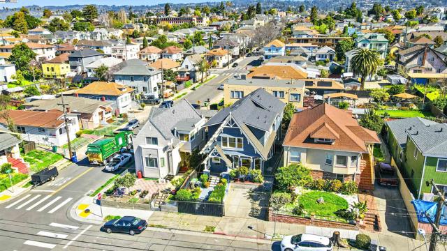 1206 E 23rd St, Oakland CA: https://media.crmls.org/mediaz/60057731-62ba-493c-a26c-c72e795797cf.jpg