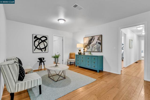 280 Sierra Dr, Walnut Creek CA: https://media.crmls.org/mediaz/60058036-2bff-427b-9269-4a125f37bd89.jpg