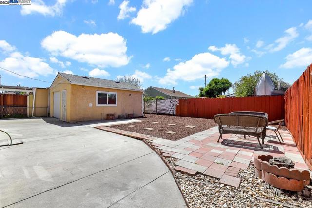 1069 Melcher St, San Leandro CA: https://media.crmls.org/mediaz/60059391-2669-4271-a319-326c0009c3f6.jpg